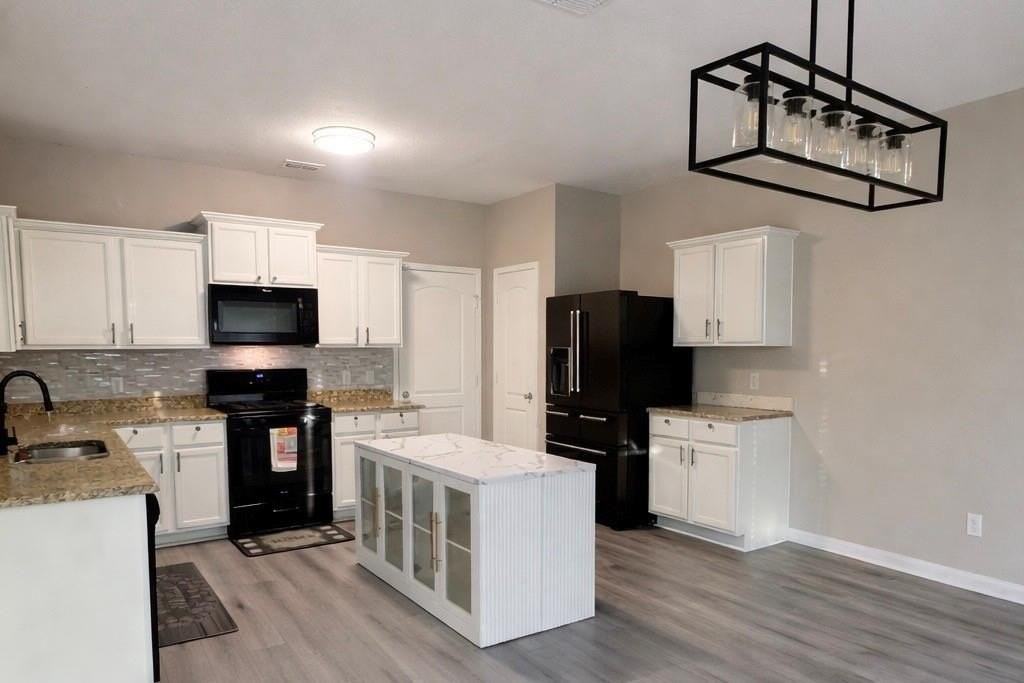 5015 Royal Springs Dr - Photo 2 of 7