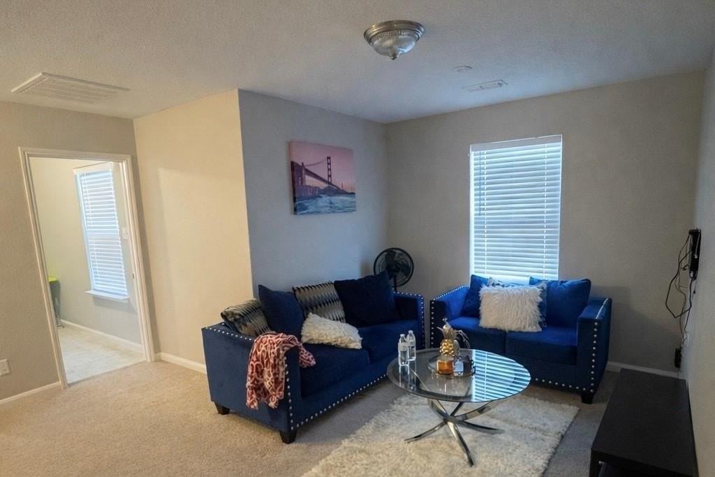 5015 Royal Springs Dr - Photo 4 of 7