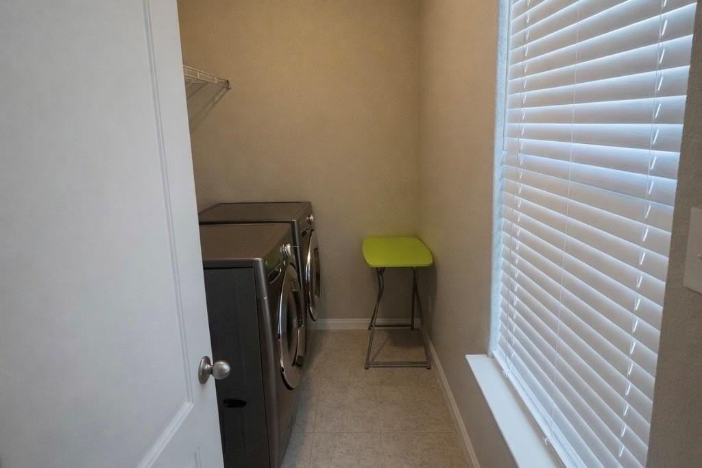 5015 Royal Springs Dr - Photo 6 of 7