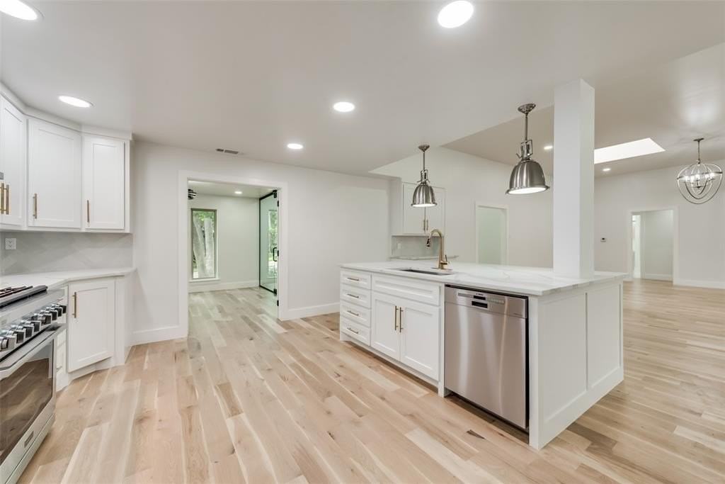 9110 Seagrove Dr - Photo 2 of 4