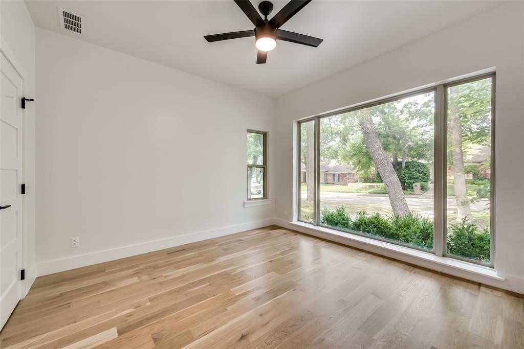 9110 Seagrove Dr - Photo 3 of 4