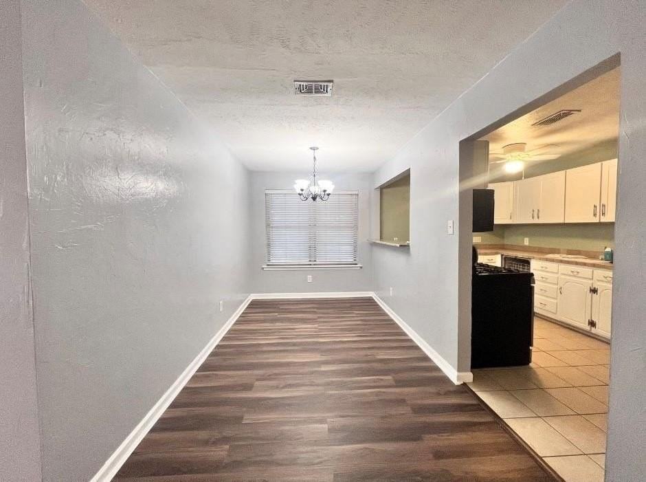 201 Lester St - Photo 4 of 14