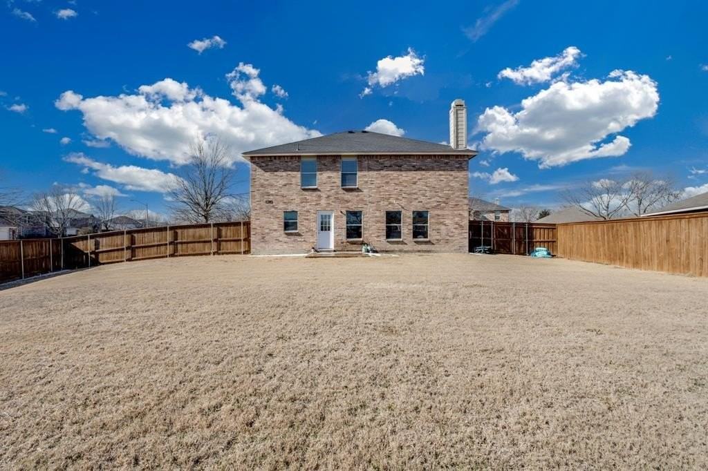 600 Claiborn Ln - Photo 5 of 28