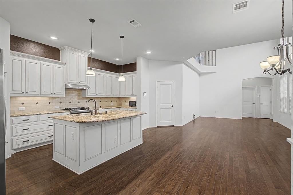 228 Buckingham Ave - Photo 7 of 31