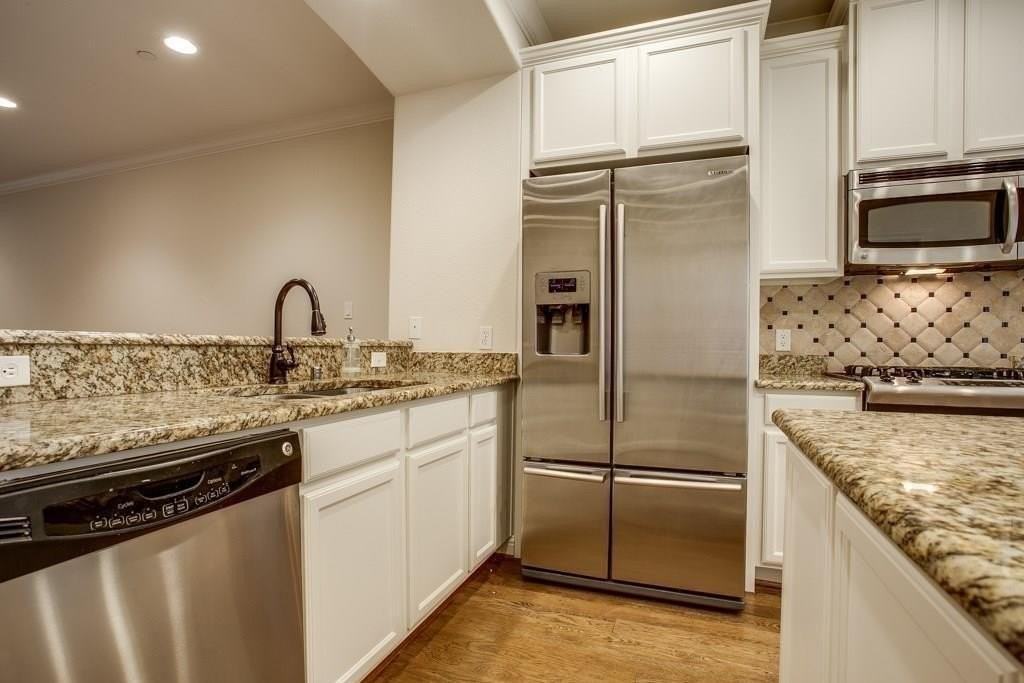 5747 Prospect Ave #D - Photo 3 of 10