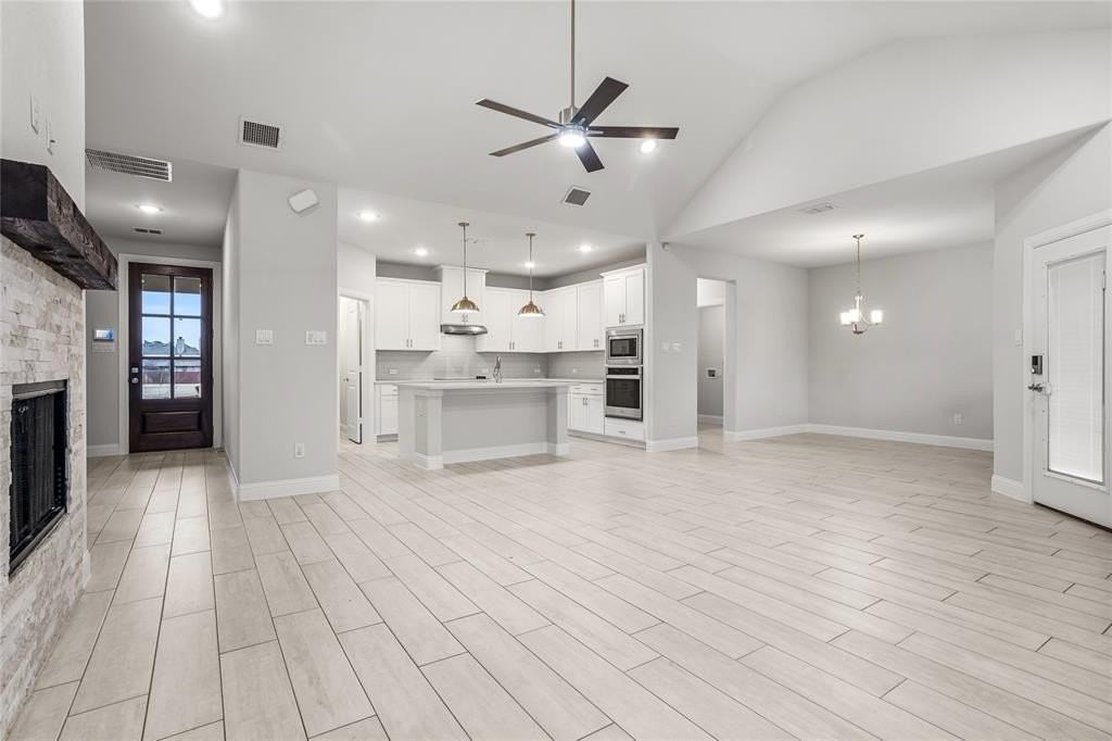 101 Gardenia Dr - Photo 4 of 36