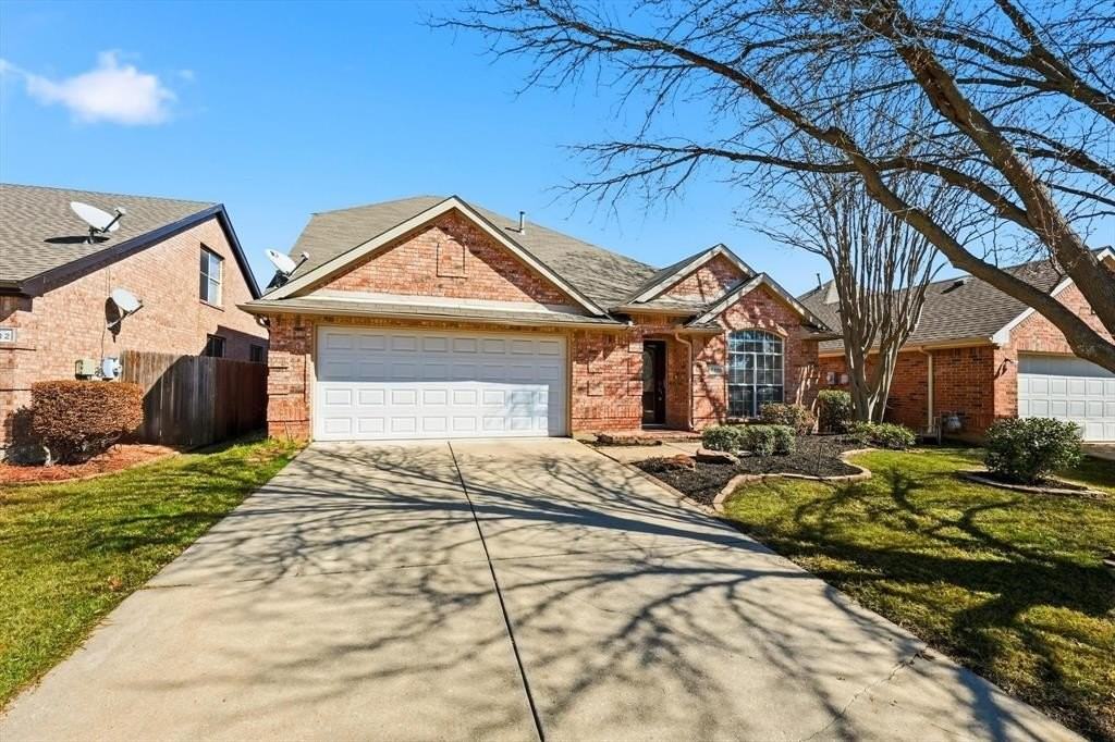 6208 Eagle Creek Dr - Photo 2 of 25