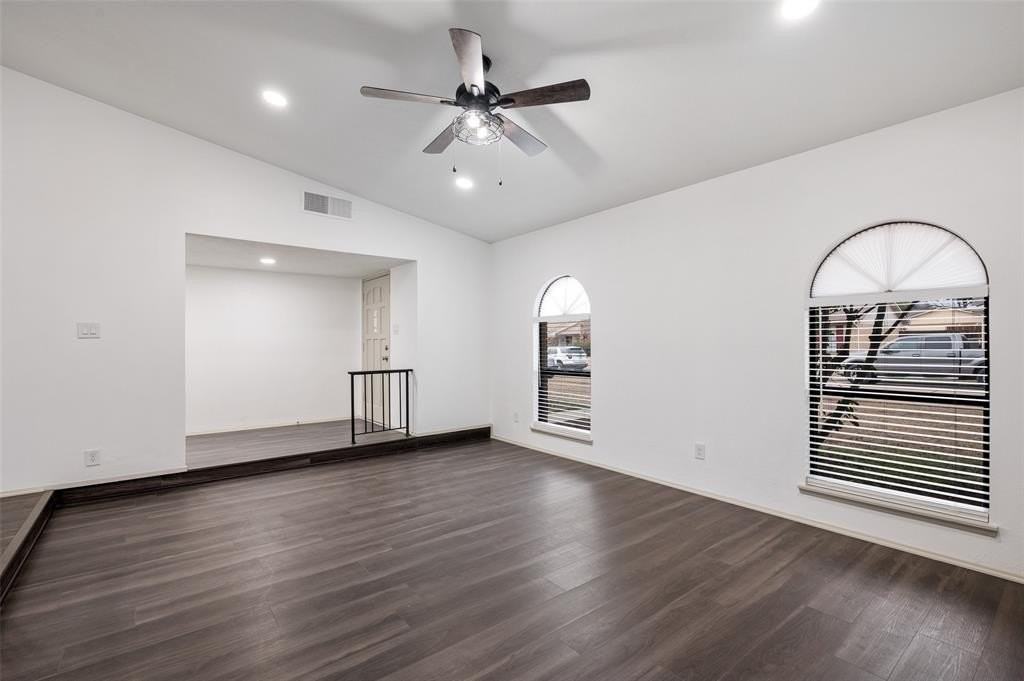 2212 Grapevine Ln - Photo 5 of 40