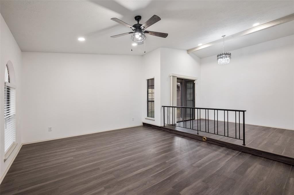 2212 Grapevine Ln - Photo 6 of 40