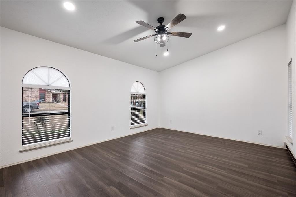 2212 Grapevine Ln - Photo 7 of 40