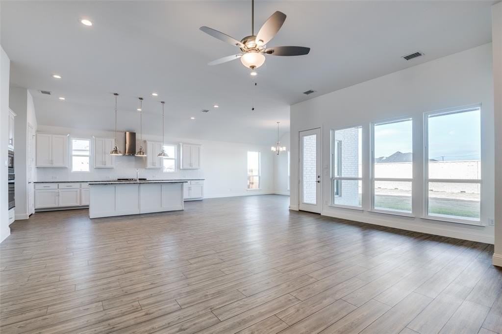 2537 Blackpool Ct - Photo 2 of 12