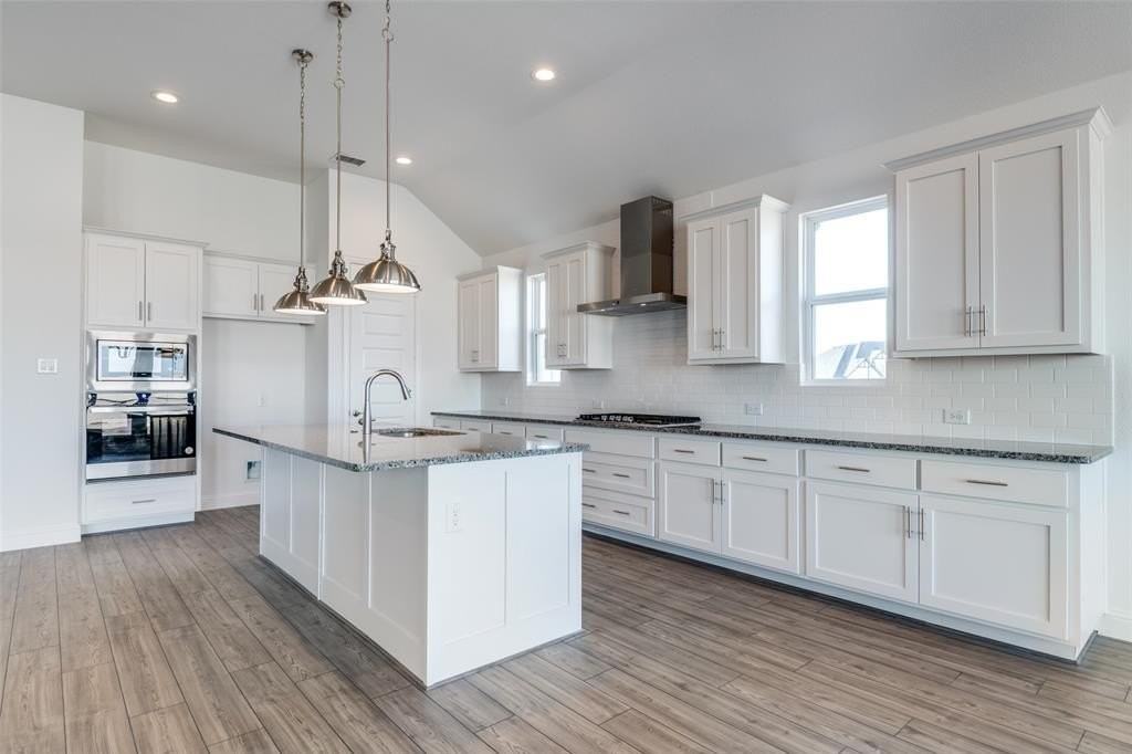 2537 Blackpool Ct - Photo 3 of 12