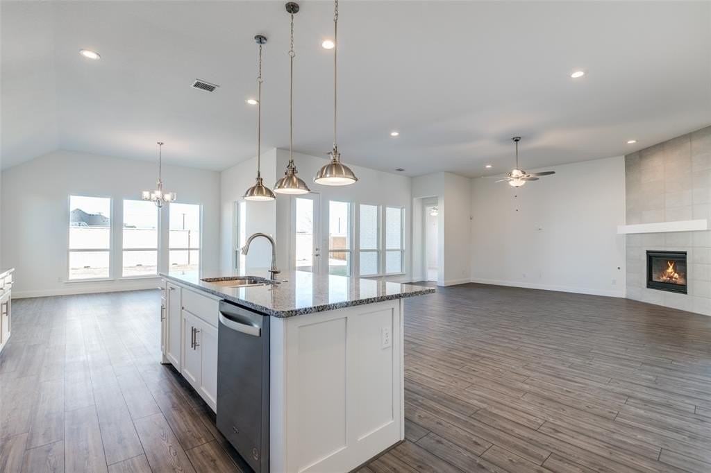 2537 Blackpool Ct - Photo 4 of 12