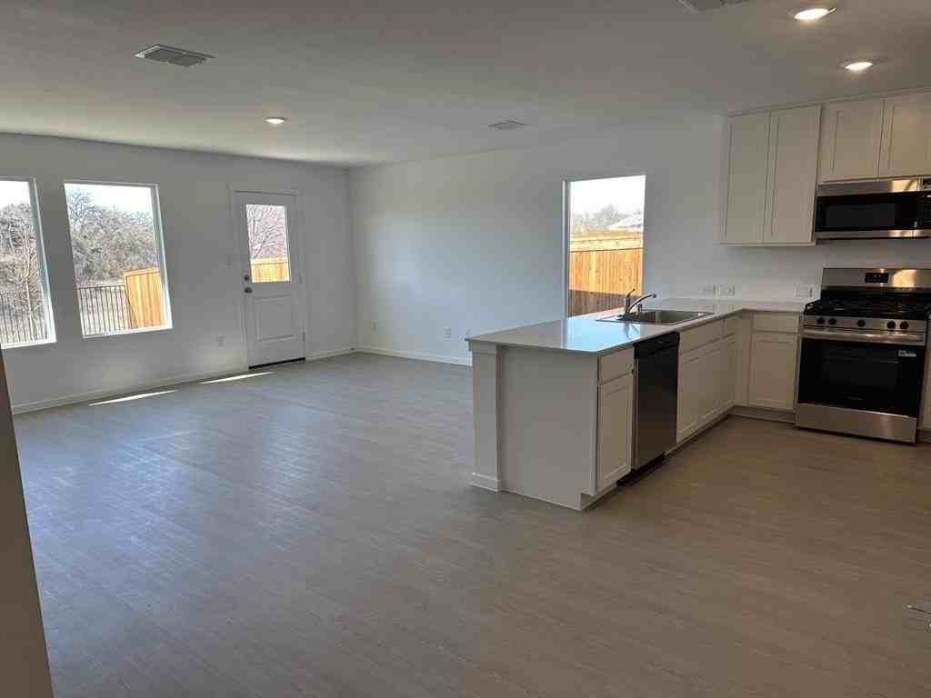 1853 Ventasso Blvd - Photo 6 of 34