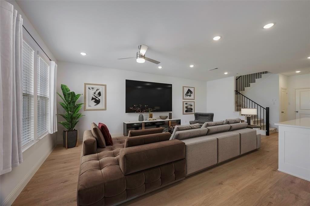 9455 Speaker Dr - Photo 2 of 18