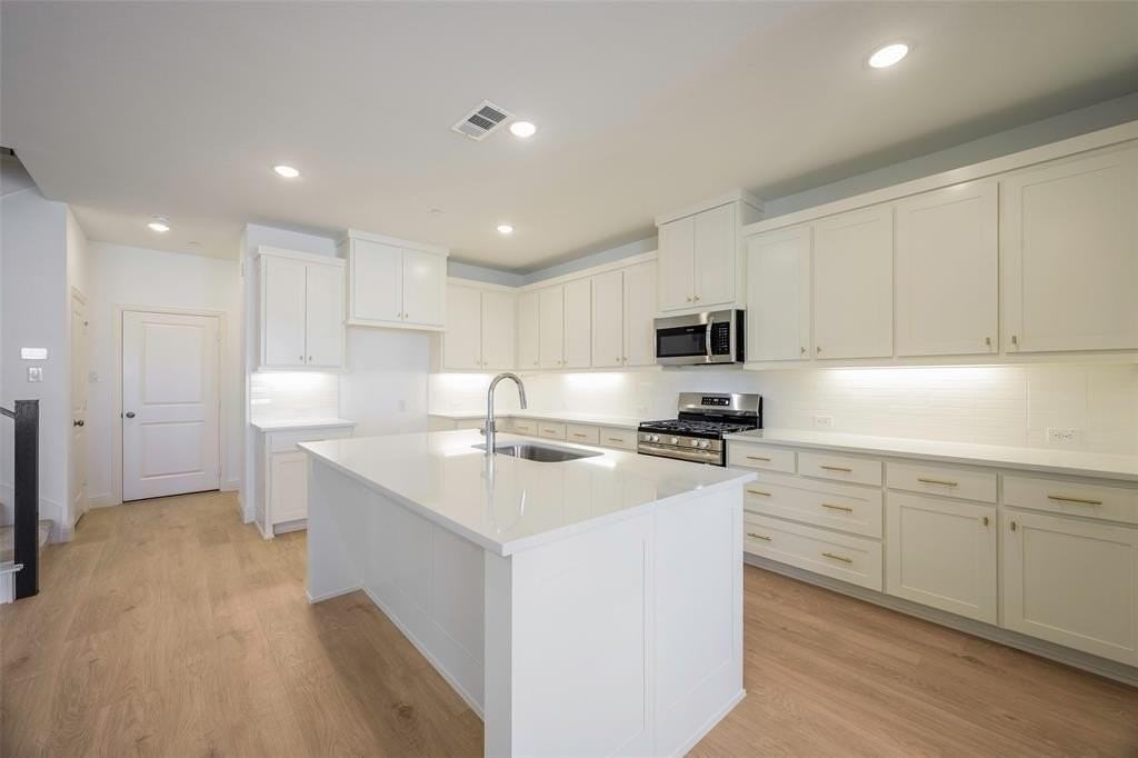 9455 Speaker Dr - Photo 3 of 18