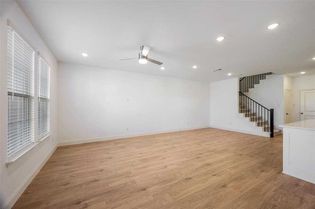 9455 Speaker Dr - Photo 5 of 18