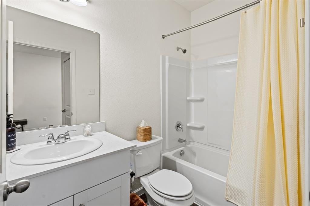 2305 Frio River Rd - Photo 5 of 20