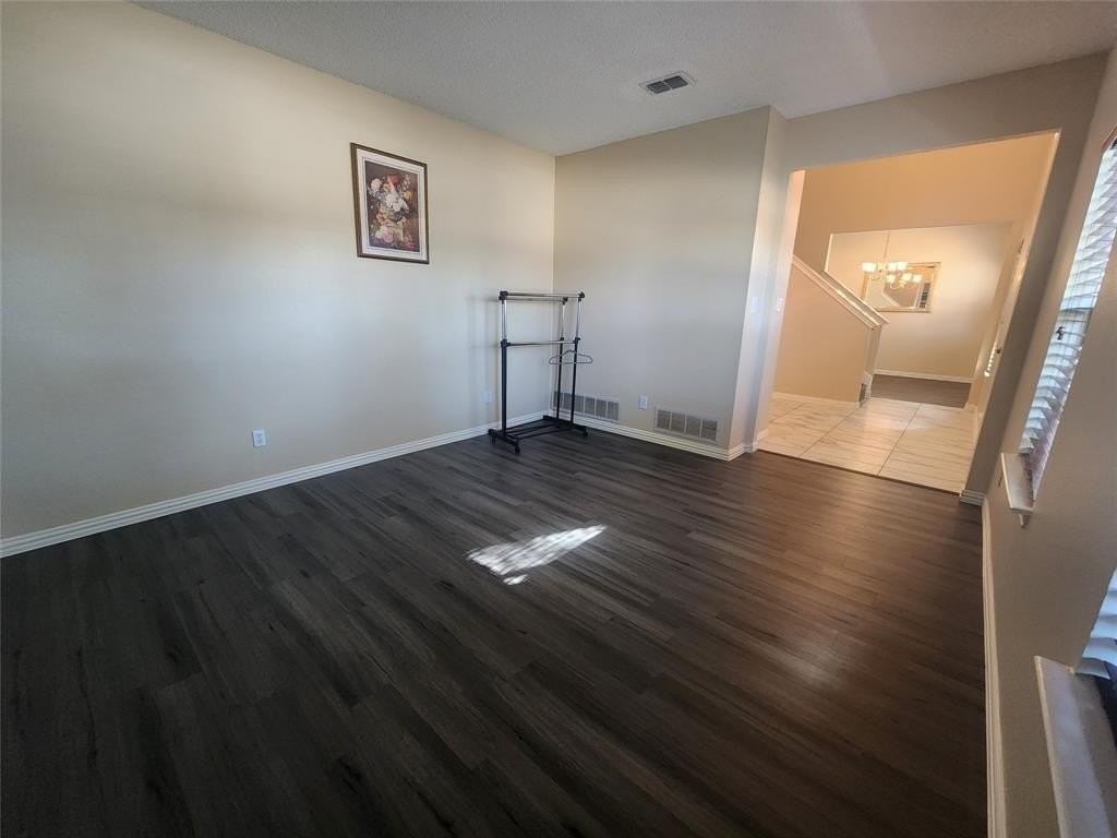 1304 E Oak St - Photo 5 of 14