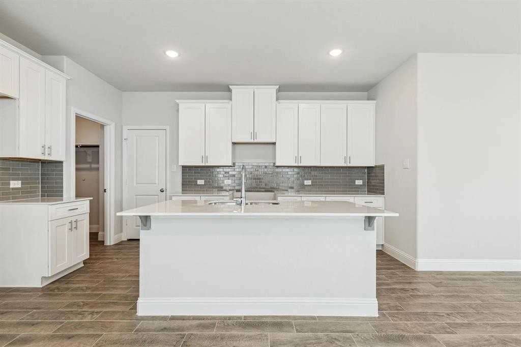 505 Lana Dr - Photo 3 of 17