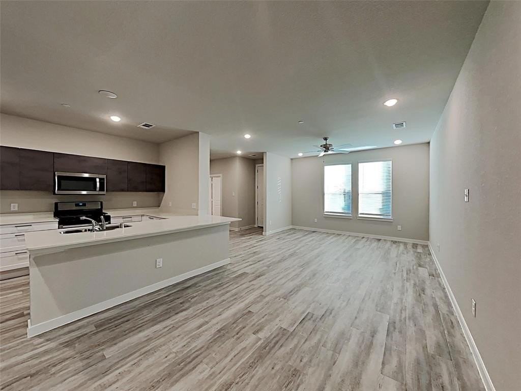 1312 Creekbank Dr - Photo 5 of 8