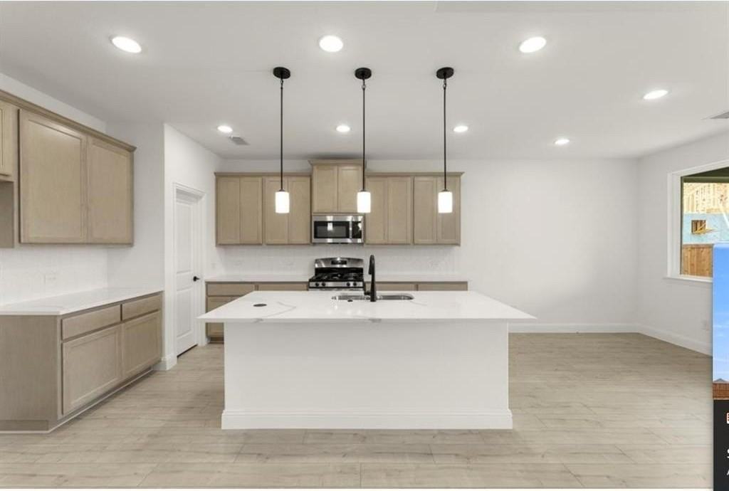 2902 Hanscom St - Photo 6 of 28