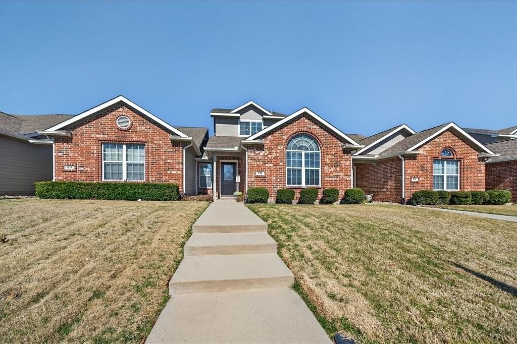 512 Oakridge Dr - Photo 2 of 35