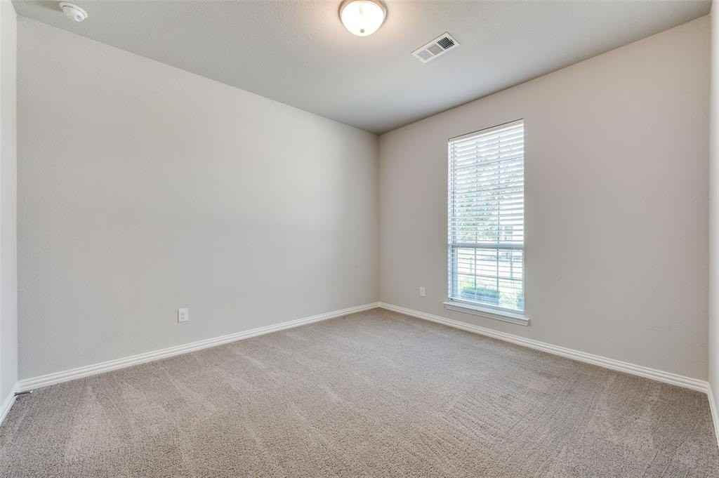 4720 Bonfire Way - Photo 5 of 34