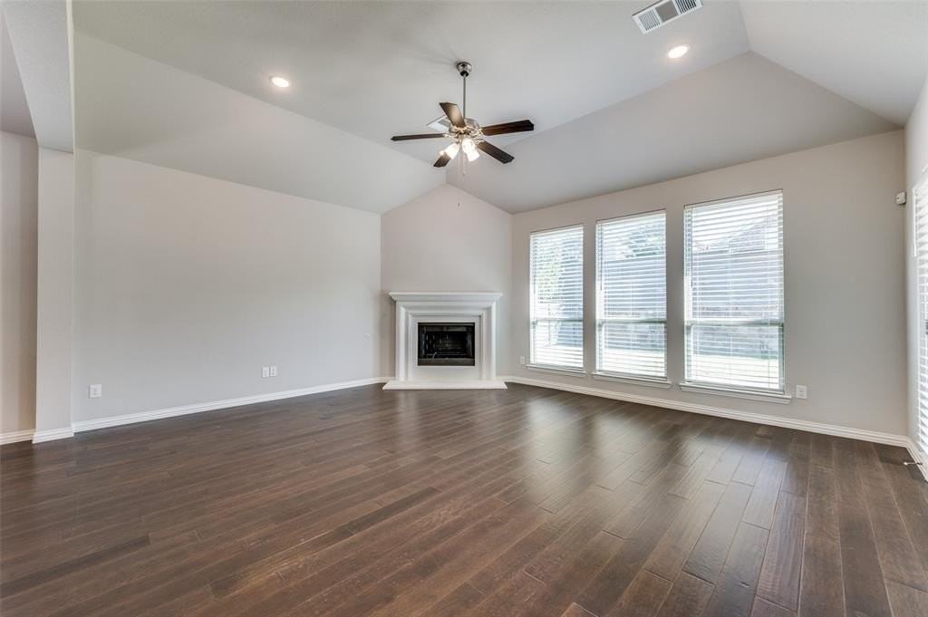 4720 Bonfire Way - Photo 6 of 34