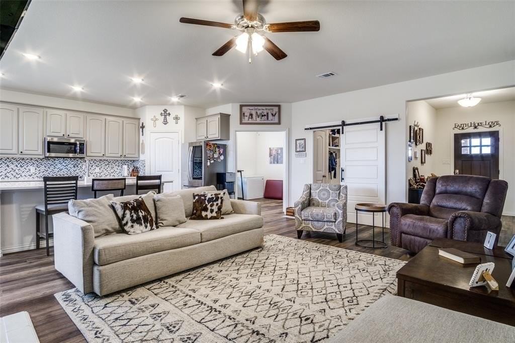 1516 Shindig Ct - Photo 3 of 25