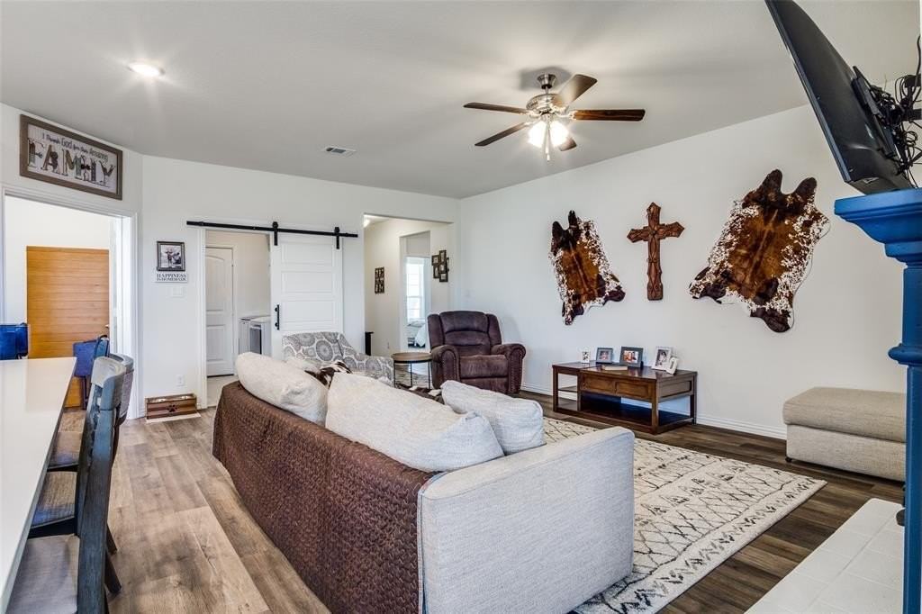 1516 Shindig Ct - Photo 4 of 25