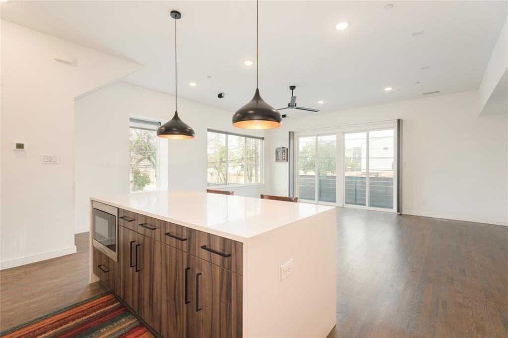 1901 N Carroll Ave #101 - Photo 5 of 30