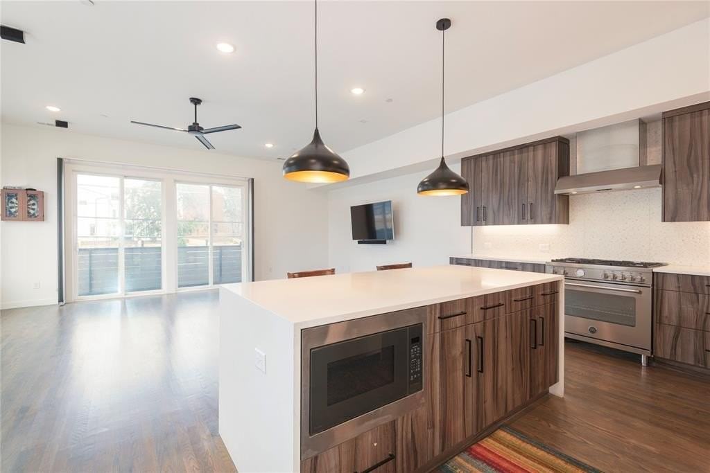 1901 N Carroll Ave #101 - Photo 7 of 30