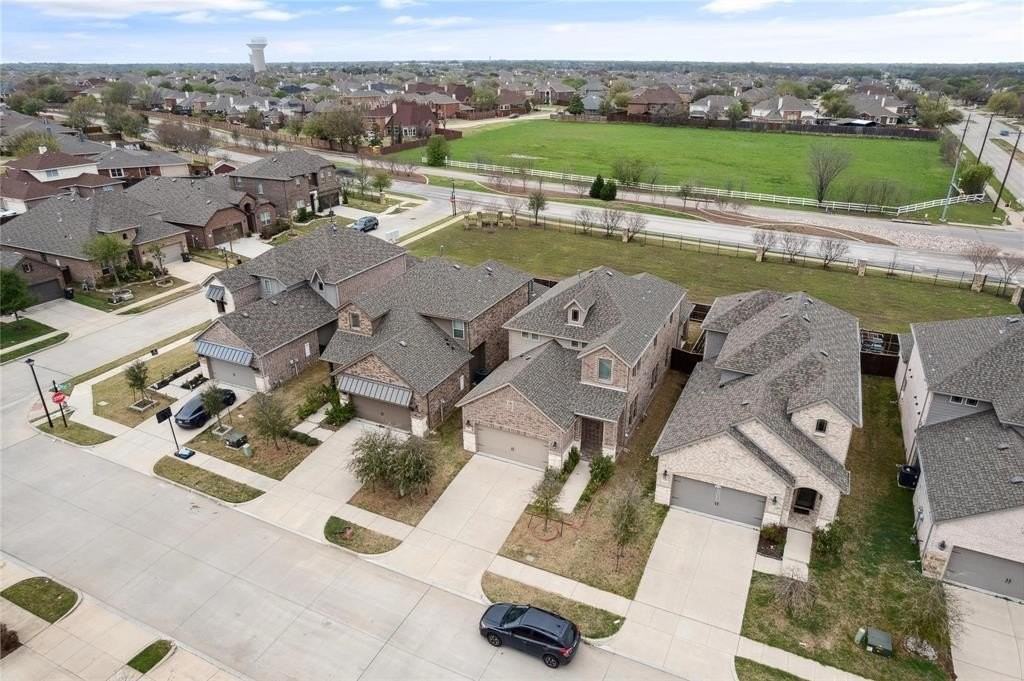 717 Steppe Dr - Photo 4 of 37