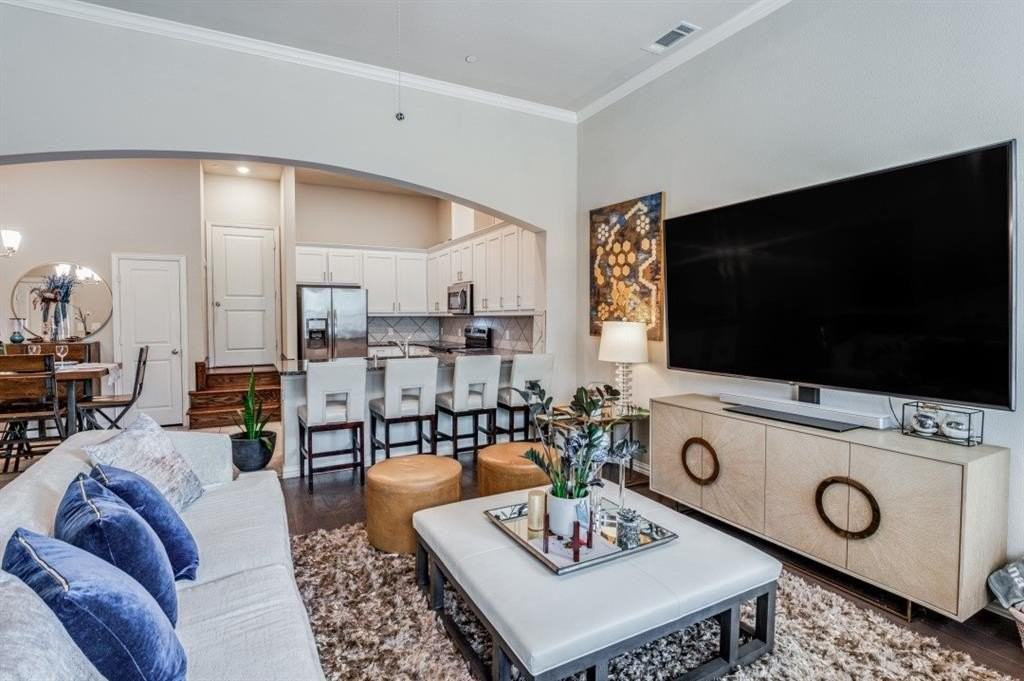 2563 Sarah Ln - Photo 3 of 23