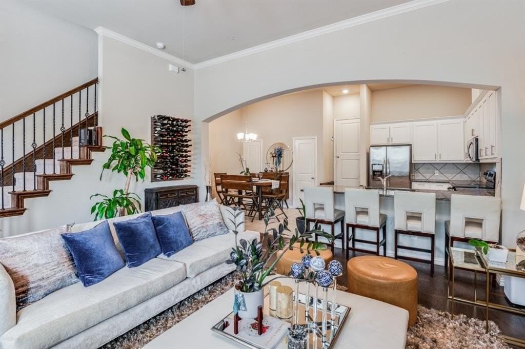 2563 Sarah Ln - Photo 7 of 23