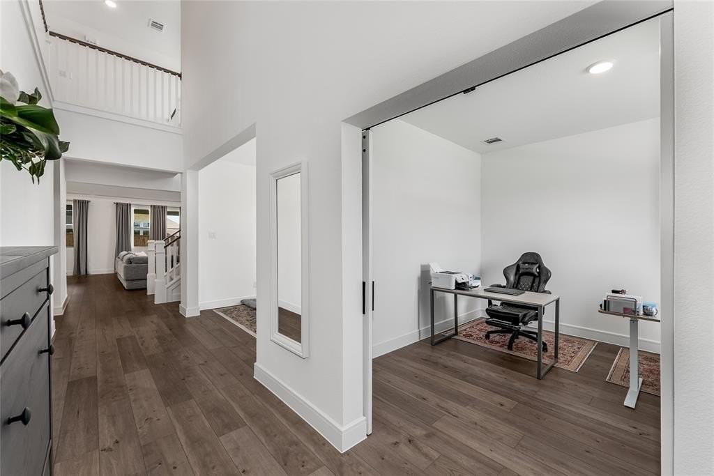 1045 Bleriot Rd - Photo 5 of 30