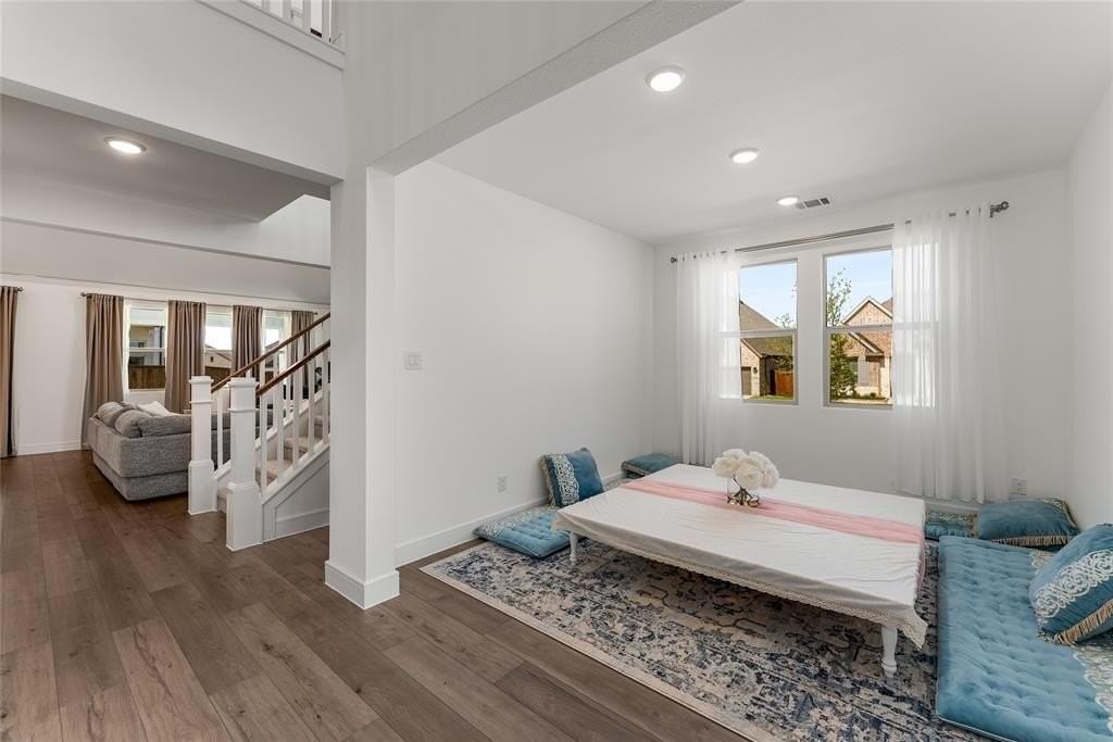 1045 Bleriot Rd - Photo 7 of 30