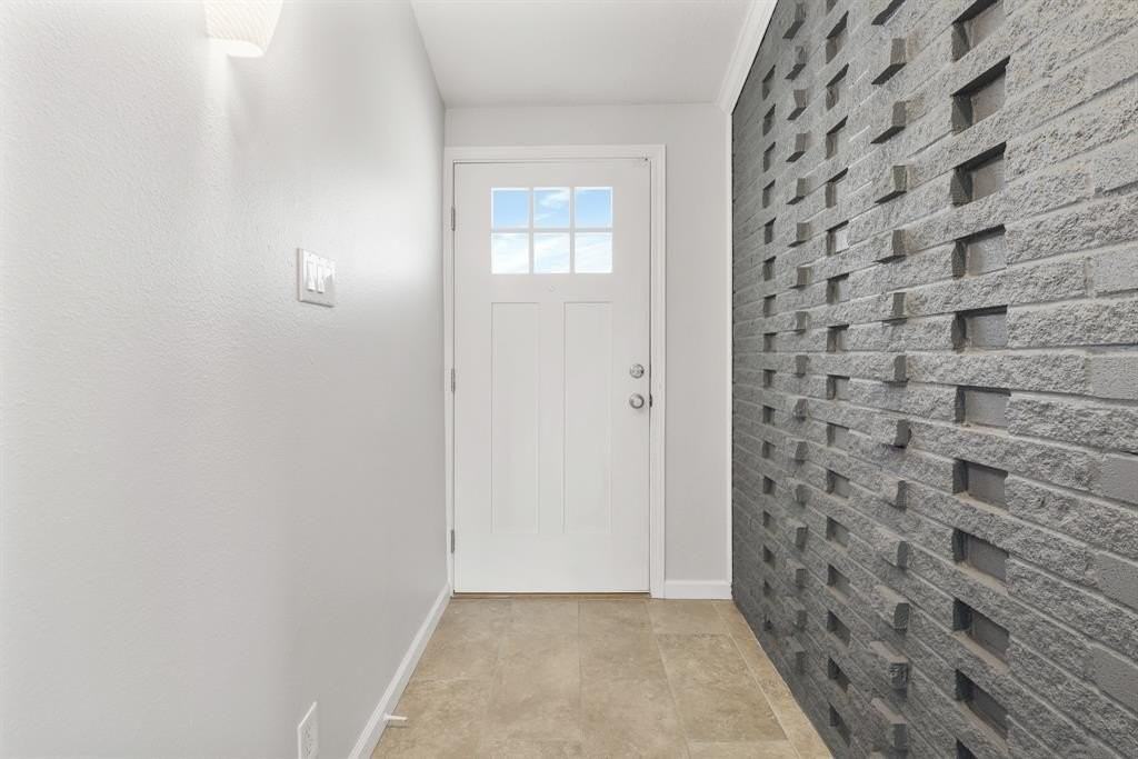 3439 High Mesa Dr - Photo 4 of 25