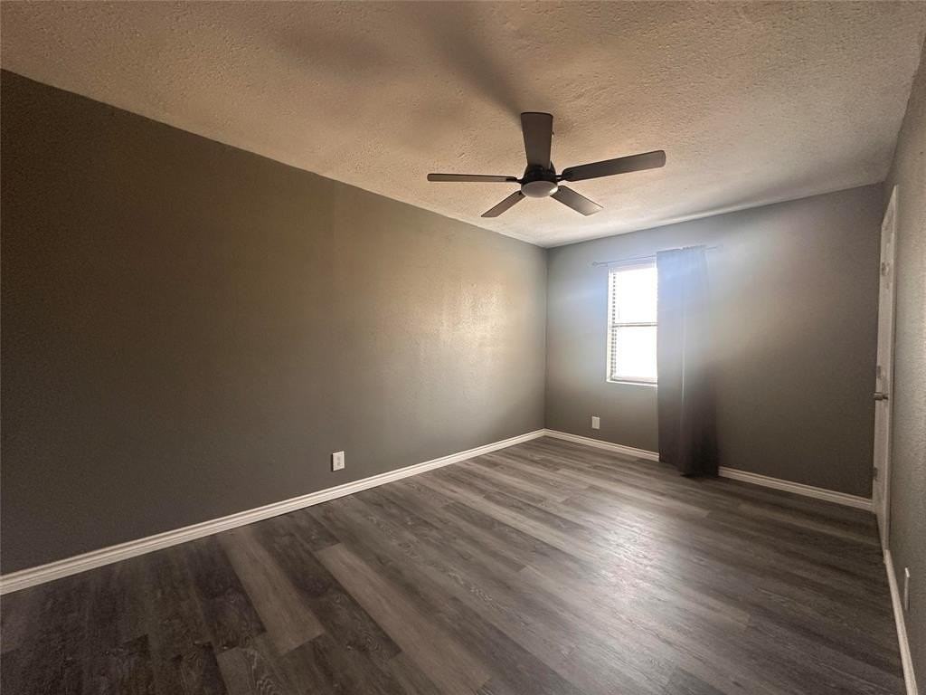 230 Bell St - Photo 6 of 8