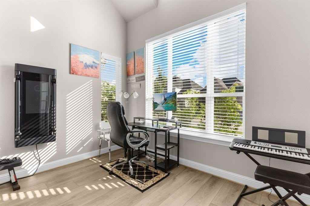 106 Spanish Bluebell Dr - Photo 5 of 38