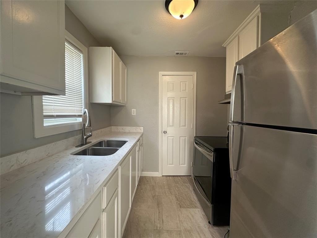 2437 Stovall Dr - Photo 5 of 15