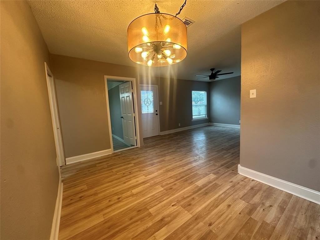 1404 Dent St - Photo 3 of 19