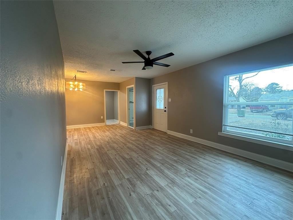 1404 Dent St - Photo 6 of 19