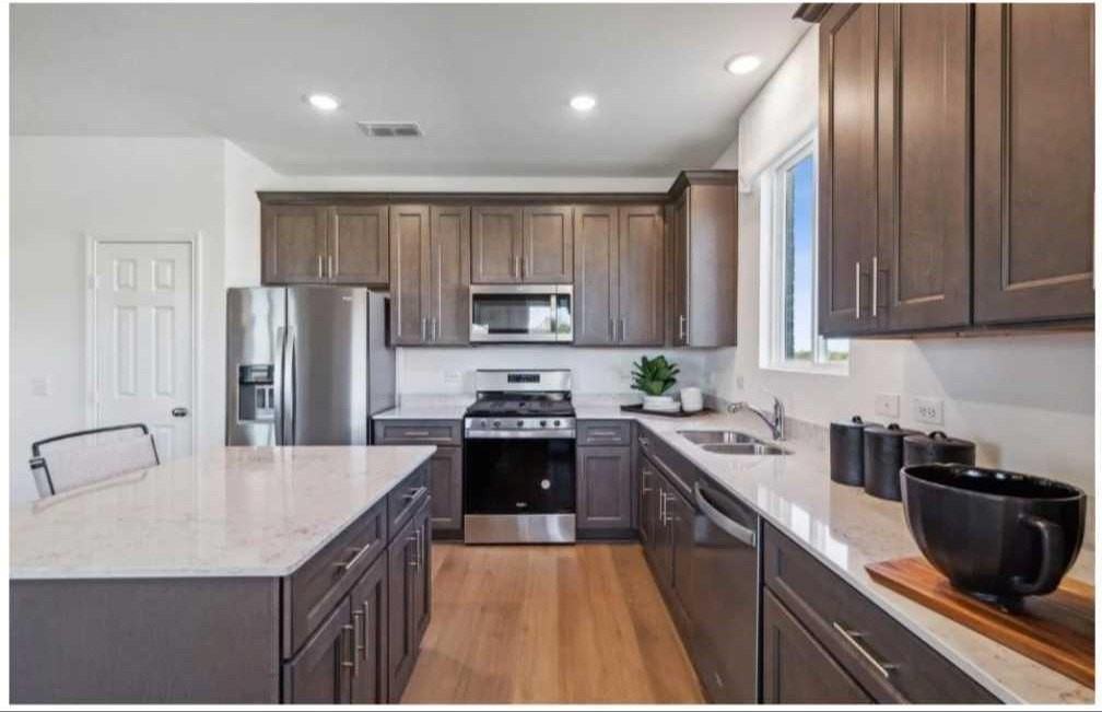 2318 Bay Laurel Ln - Photo 4 of 14