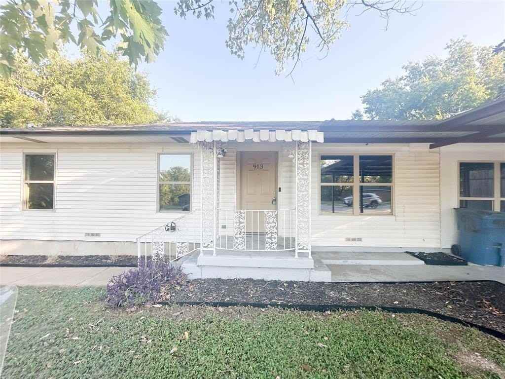 913 W Main St - Photo 2 of 21