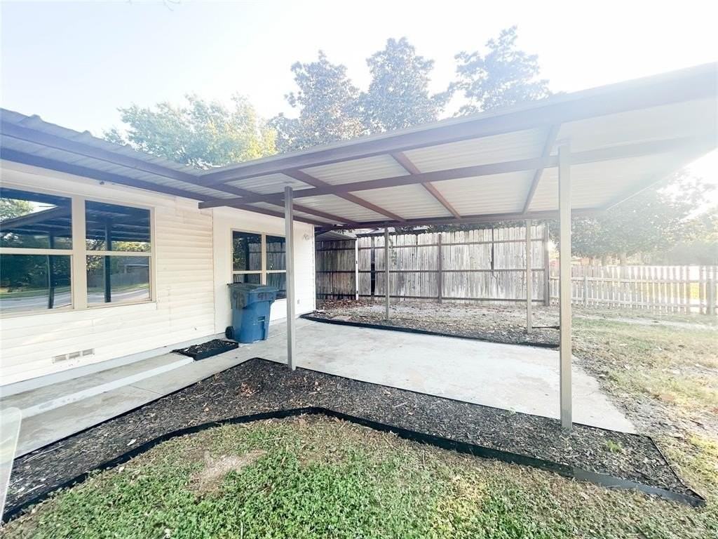 913 W Main St - Photo 3 of 21