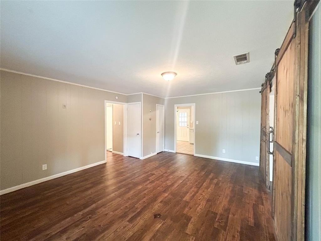 913 W Main St - Photo 5 of 21