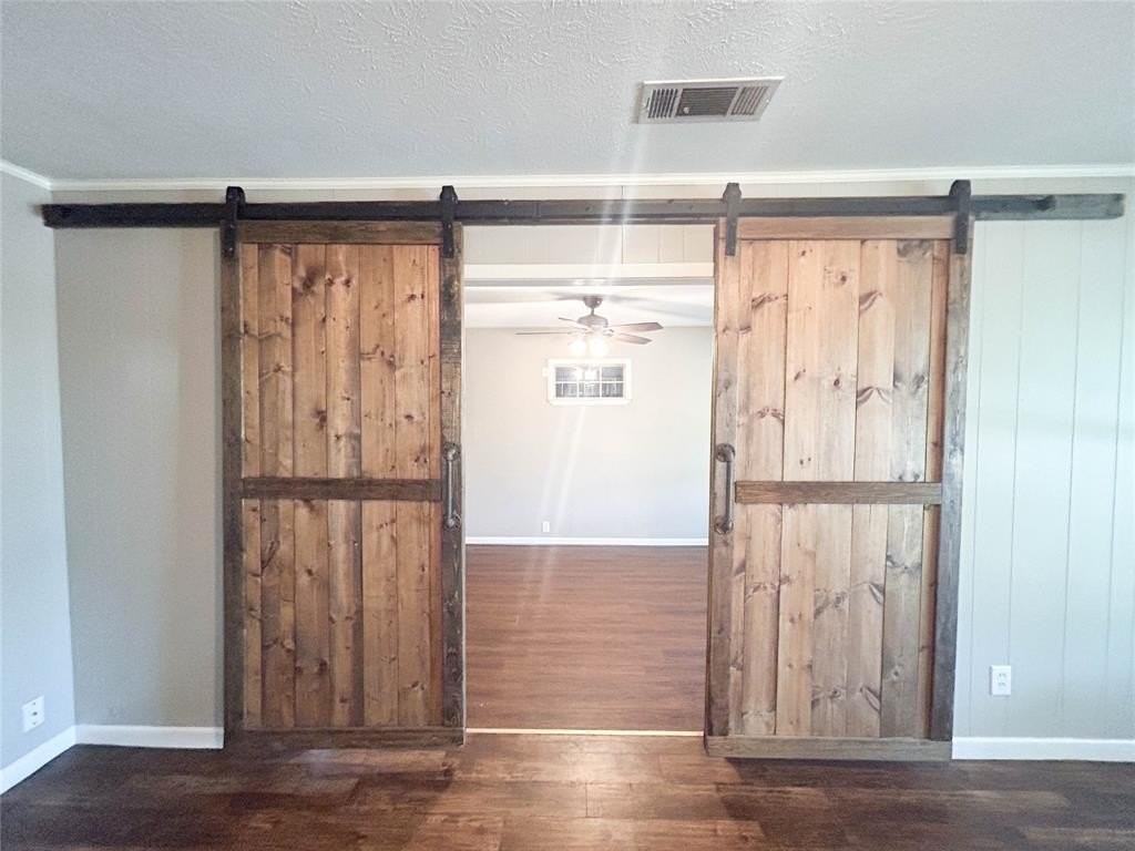 913 W Main St - Photo 6 of 21