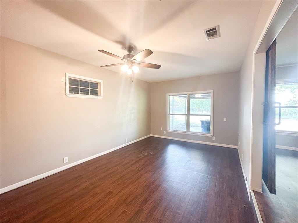 913 W Main St - Photo 7 of 21